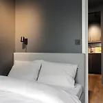 King Bed - Free Parking - Renovated June 2025 *