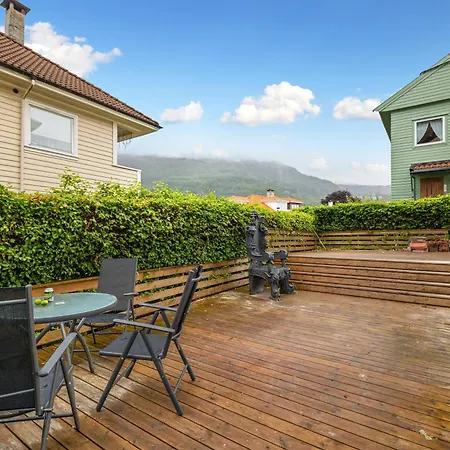 King Bed - Free Parking - Renovated June 2025 Apartament Bergen