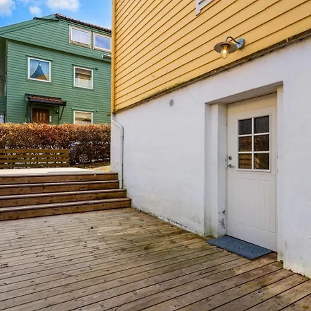 King Bed - Free Parking - Renovated June 2025 برغن