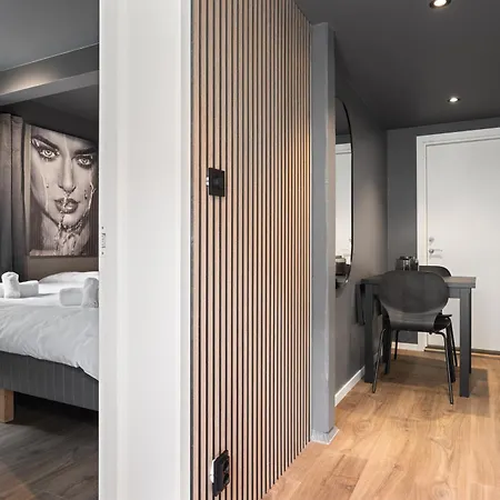 King Bed - Free Parking - Renovated June 2025