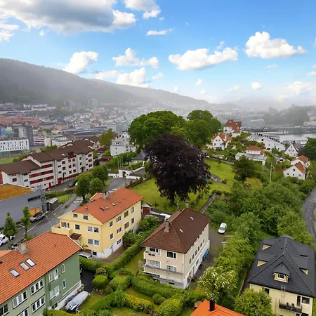 King Bed - Free Parking - Renovated June 2025 Leilighet Bergen
