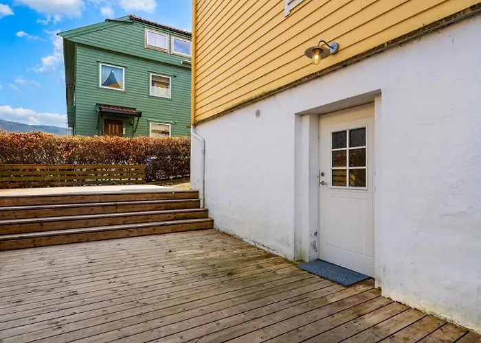 King Bed - Free Parking - Renovated June 2025 Bergen