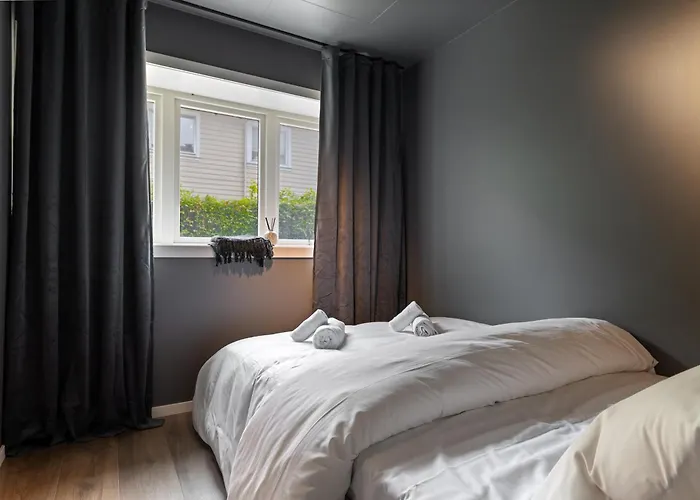 King Bed - Free Parking - Renovated June 2025 Apartment