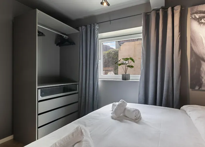 King Bed - Free Parking - Renovated June 2025 Lägenhet Bergen