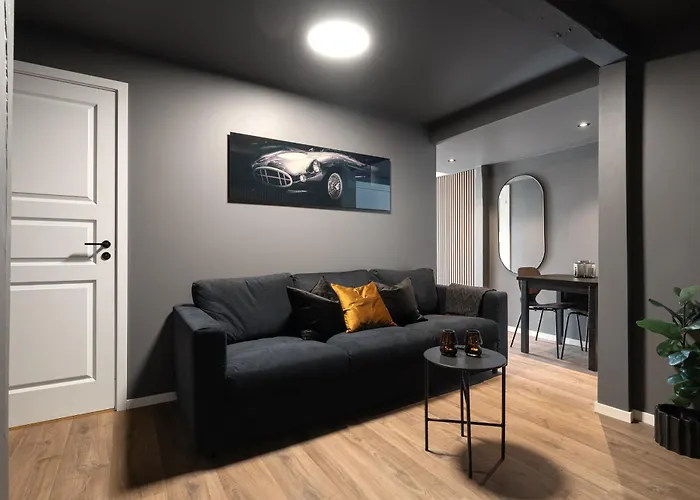 Apartment King Bed - Free Parking - Renovated June 2025 *