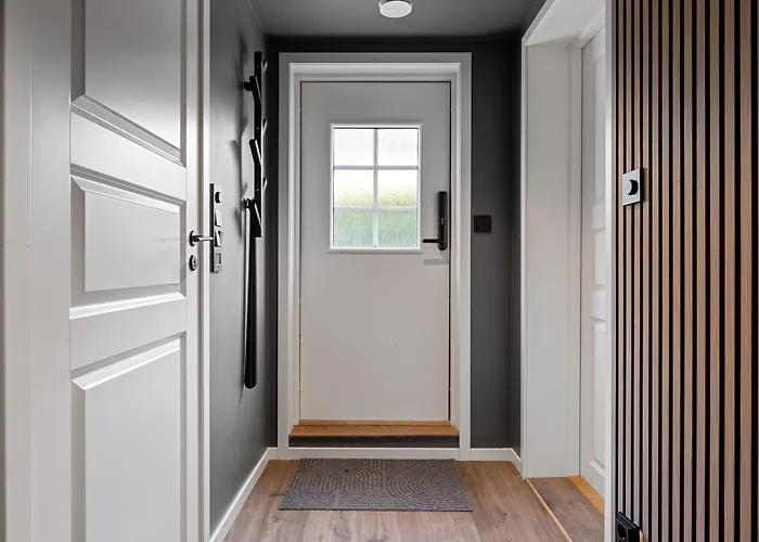 King Bed - Free Parking - Renovated June 2025 Bergen