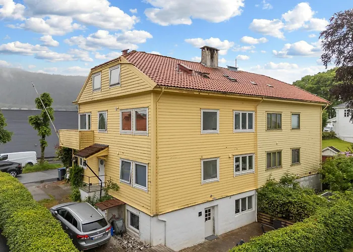 Apartment King Bed - Free Parking - Renovated June 2025 *